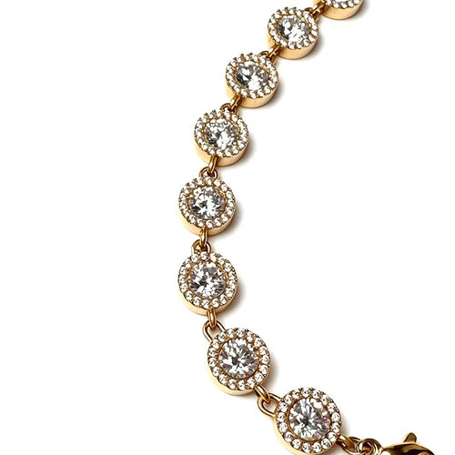 Close-up of the halo-set gold links